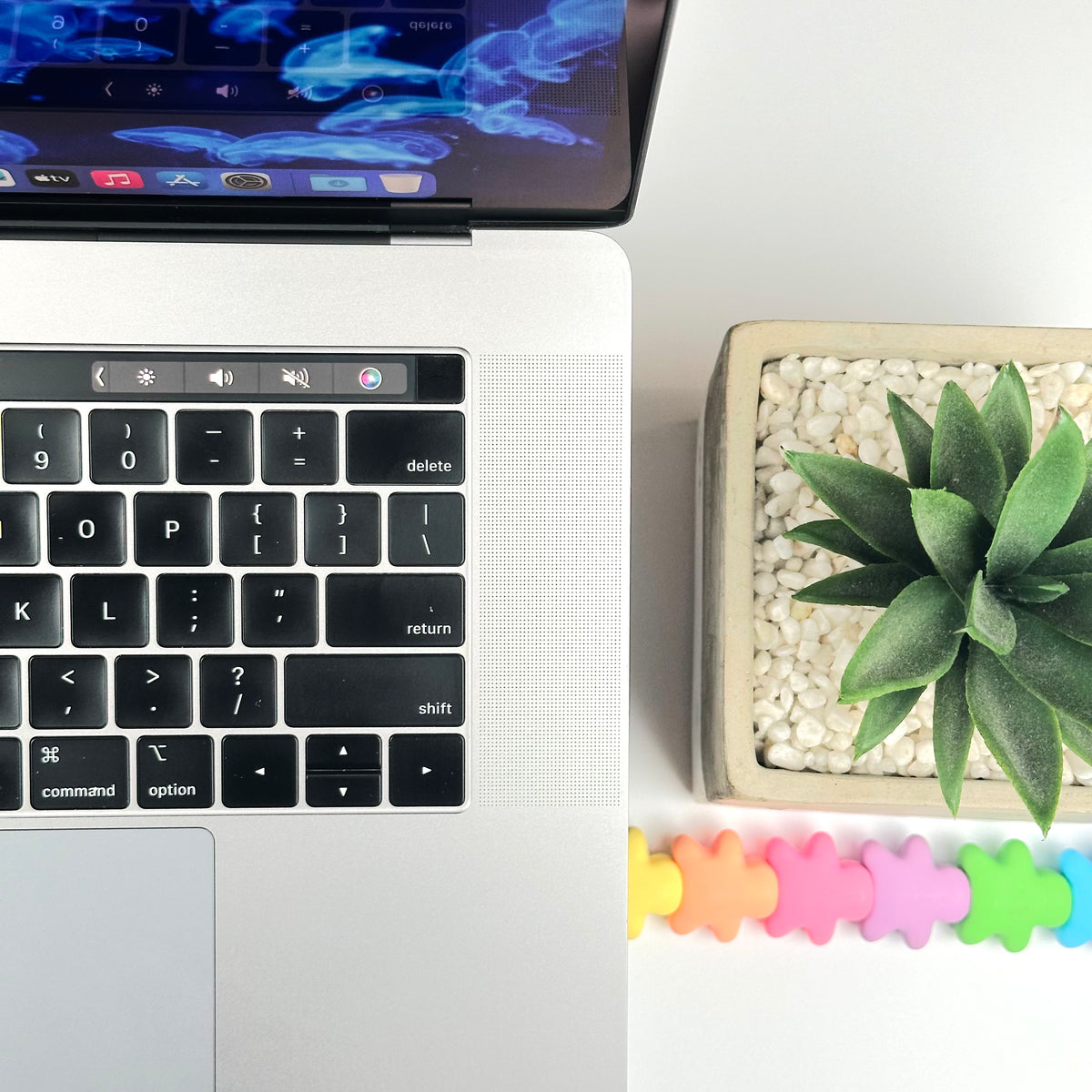2019 Apple MacBook Pro 15-inch 2.6GHz 6-Core i7 (Touch Bar, 16GB RAM, 256GB SSD, Space Gray) - Pre Owned / 3 Month Warranty - Mac Shack