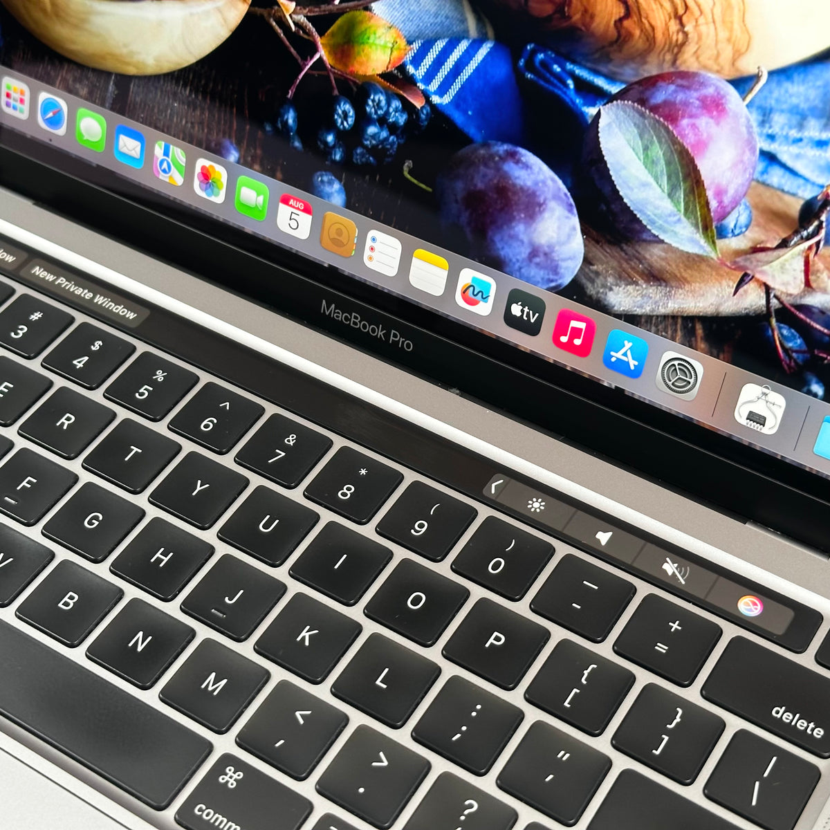 Custom Build 2022 Apple MacBook Pro 13-Inch M2 8-Core CPU, 10-Core GPU (16GB Unified RAM, 256GB SSD, Space Gray) - Pre Owned / 3 Month Warranty - Mac Shack