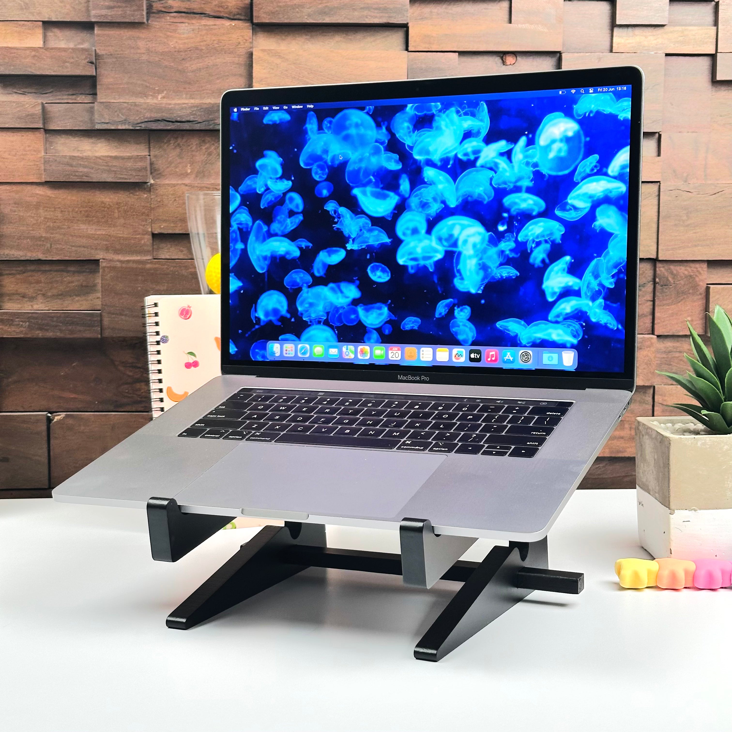 2019 Apple MacBook Pro 15-inch 2.6GHz 6-Core i7 (Touch Bar, 16GB RAM, 256GB SSD, Space Gray) - Pre Owned / 3 Month Warranty - Mac Shack