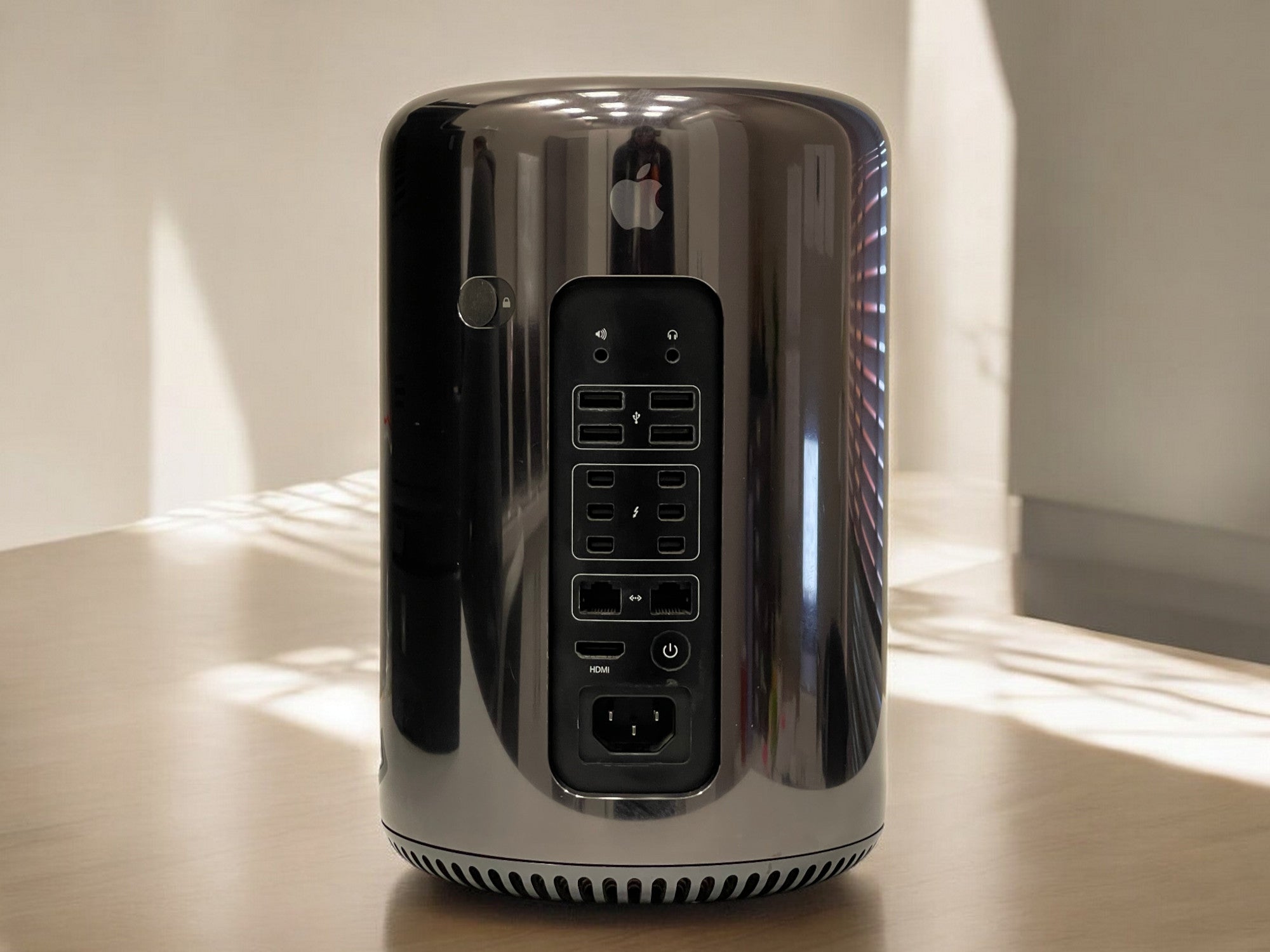 Apple Mac Pro 3.7GHz Quad-Core Intel Xeon E5 (24GB RAM, 256GB SSD, Space Gray) - Pre Owned / 3 Month Warranty - Mac Shack