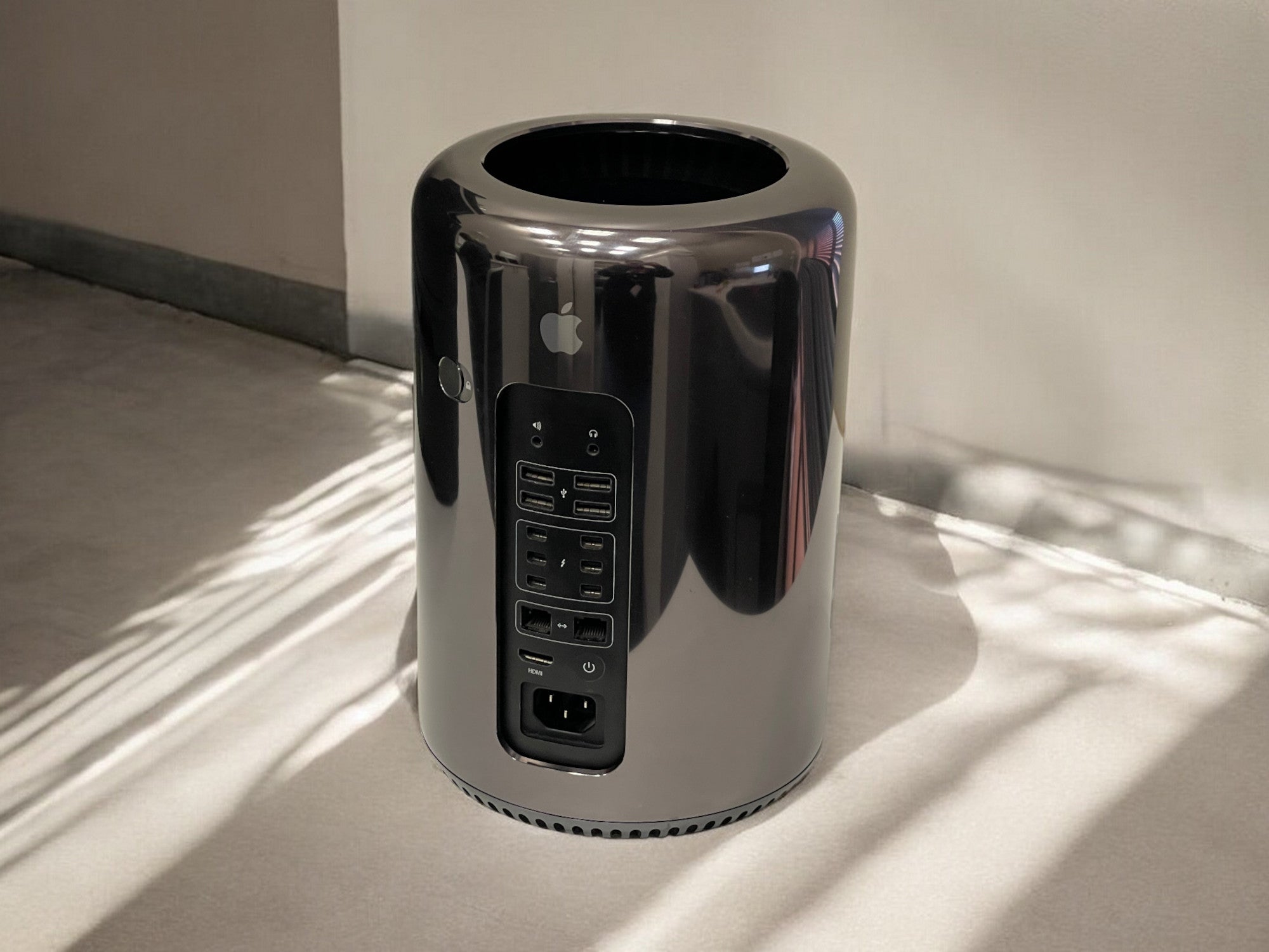 Apple Mac Pro 3.7GHz Quad-Core Intel Xeon E5 (24GB RAM, 256GB SSD, Space Gray) - Pre Owned / 3 Month Warranty - Mac Shack