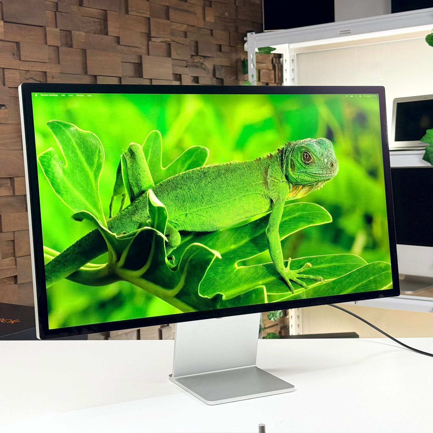 Apple Studio Display 27" Tilt-Adjustable Stand, Nano-Texture Display (2022) - Pre-Owned