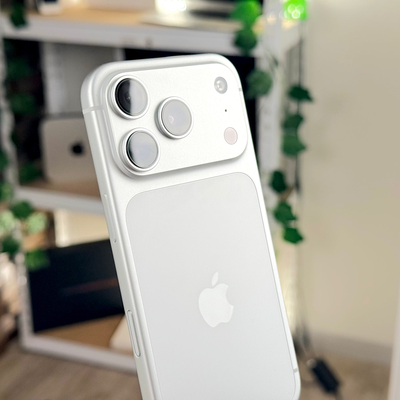 iPhone 17 Pro 256GB Silver (2025) - Pre-Owned