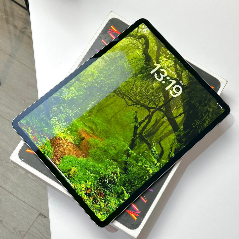 iPad Pro 12" 6th Gen M2 1TB Cellular Space Gray (2022) + Smart Folio Keyboard - Pre-Owned