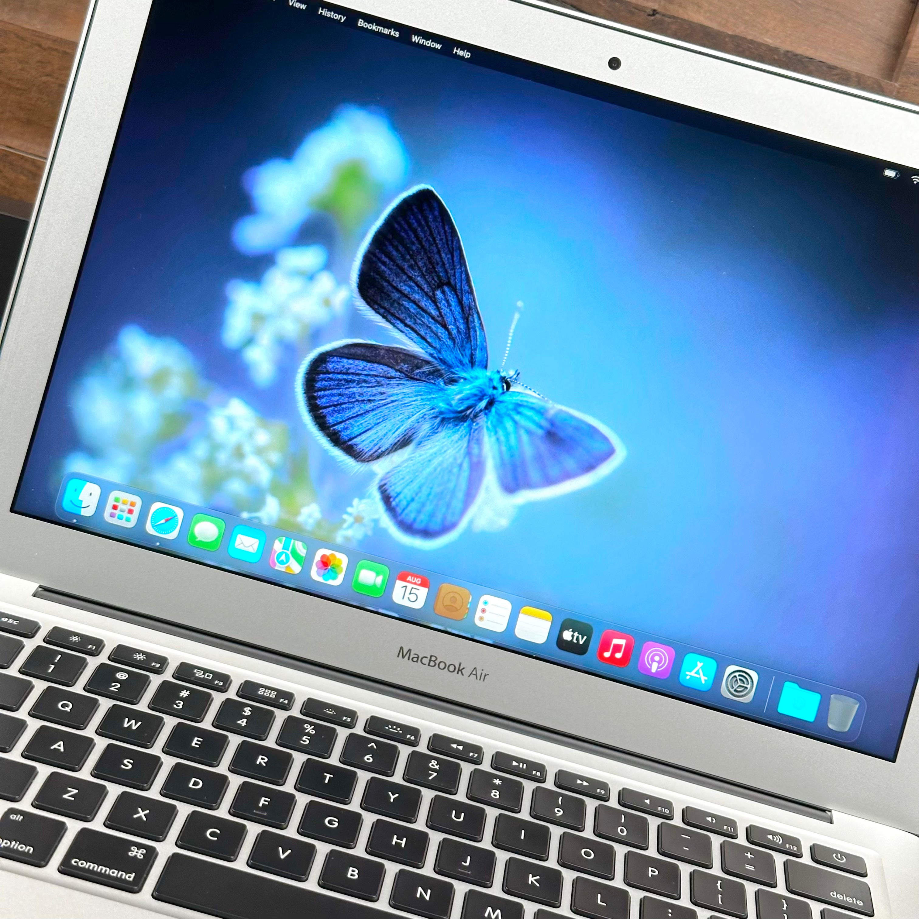 2017 Apple MacBook Air 13-inch in Silver - close up of the screen and keyboard