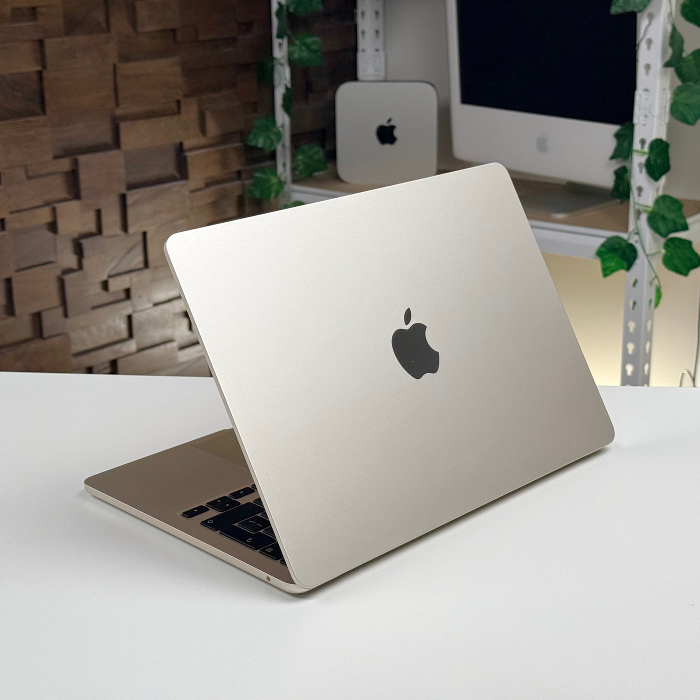 Pre-owned MacBook Air 13-inch M2 Starlight rear lid with Apple logo - MacShack