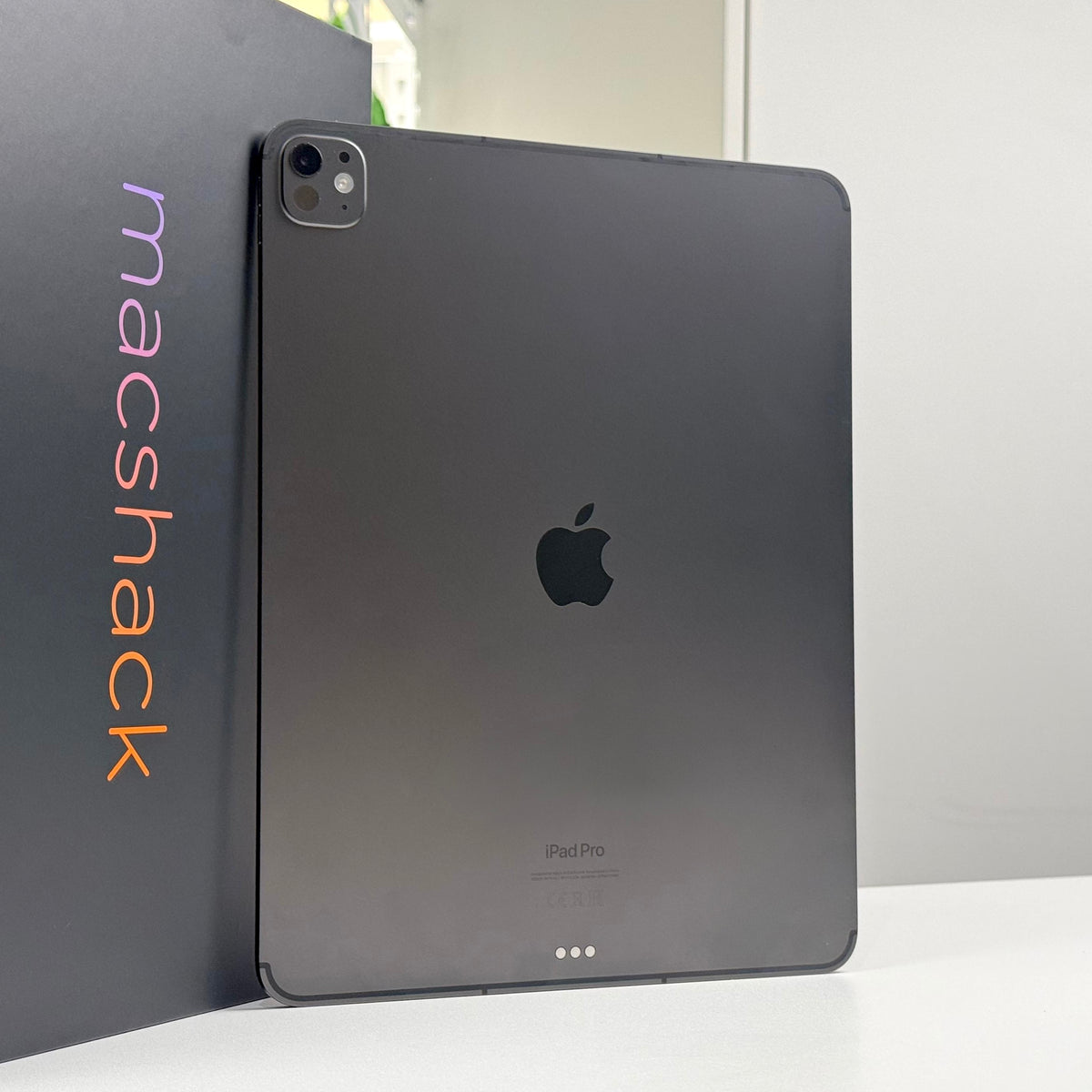 iPad Pro 13" M4 256GB Cellular Space Black eSIM ONLY (2024) - Pre-Owned