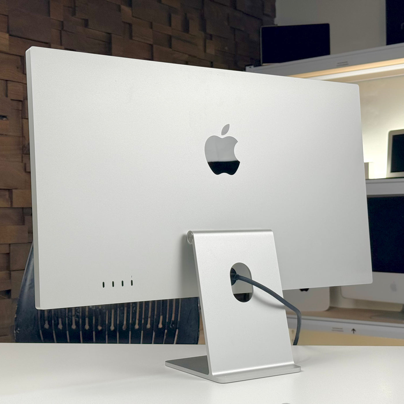 Apple Studio Display 27" Tilt-Adjustable Stand, Standard Glass (2022) – pre-owned, view 7