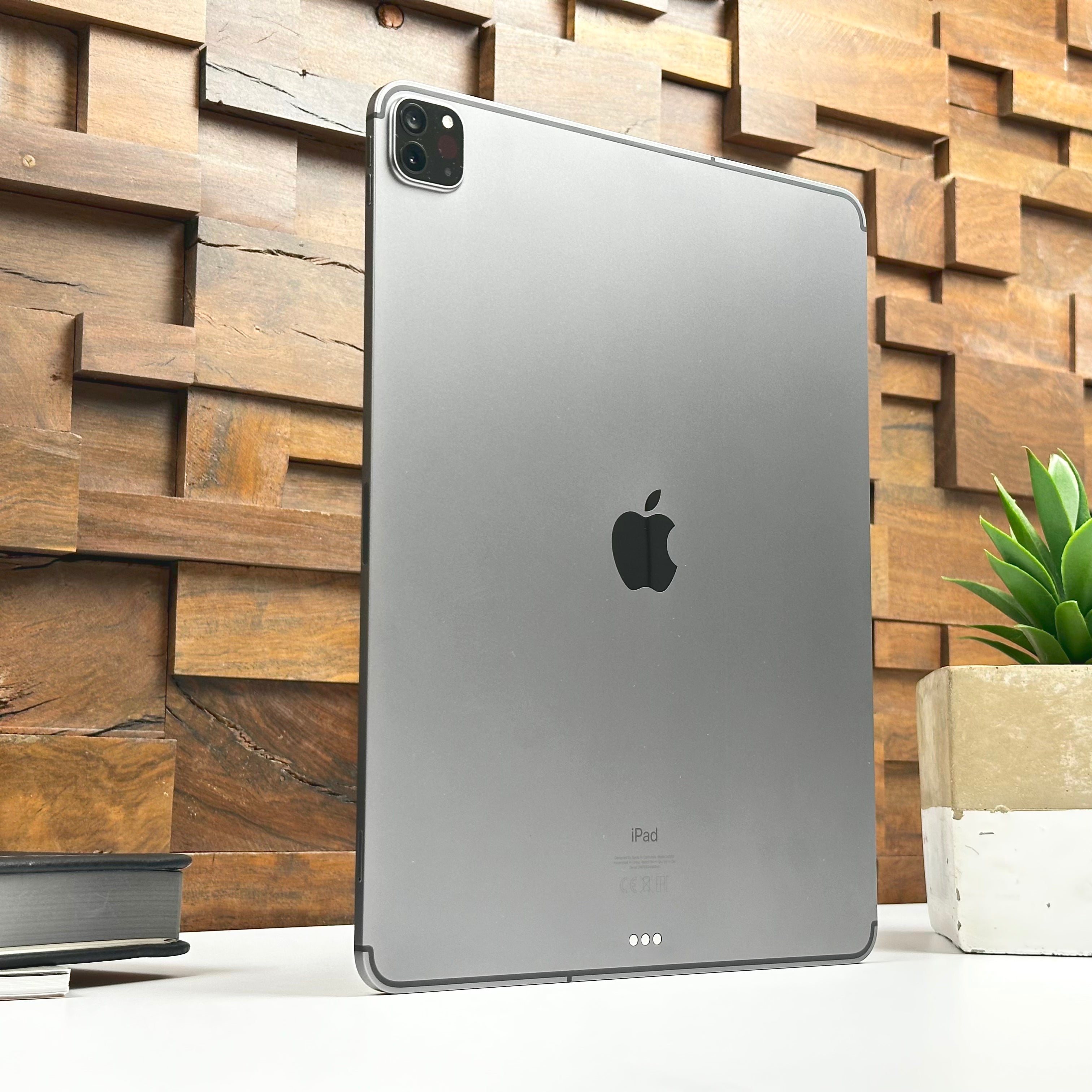 Combo Deal 2020 12.9-inch Apple iPad Pro 4th Gen (1TB, Wifi & Cellular, Space Gray) + Apple Magic Keyboard - Pre Owned / 3 Month Warranty - Mac Shack