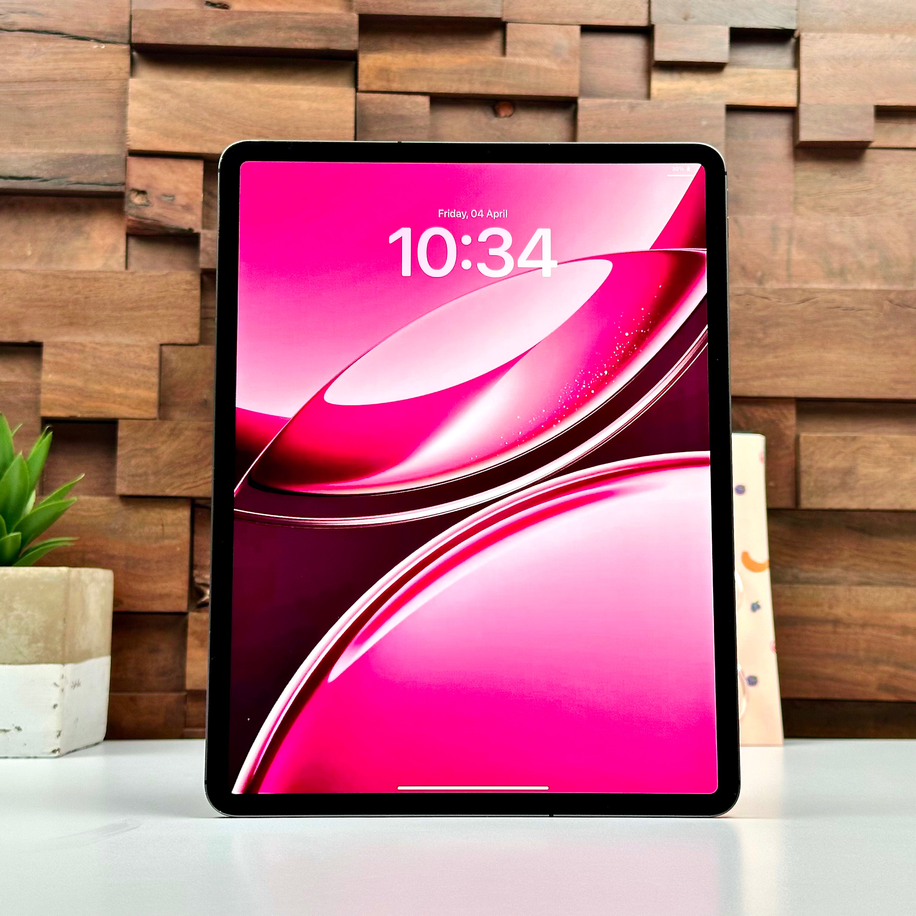 Combo Deal 2020 12.9-inch Apple iPad Pro 4th Gen (1TB, Wifi & Cellular, Space Gray) + Apple Smart Folio Keyboard - Pre Owned / 3 Month Warranty - Mac Shack