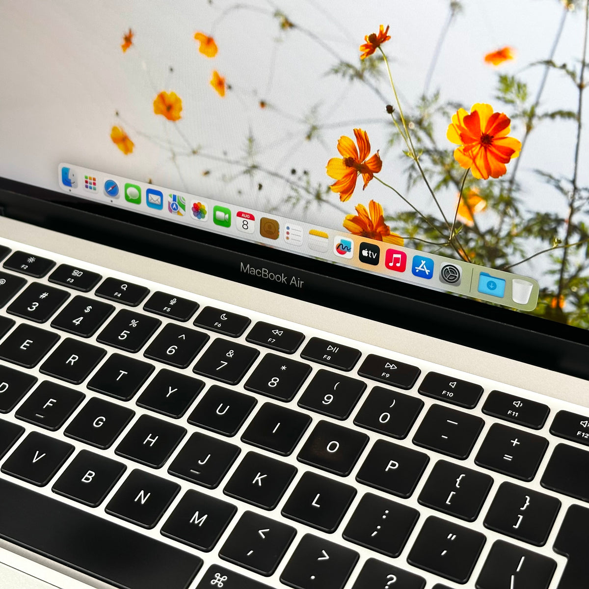 2020 Apple MacBook Air 13-inch M1 8-Core CPU, 7-Core GPU (8GB Unified RAM, 256GB SSD, Silver) - Pre Owned / 3 Month Warranty - Mac Shack