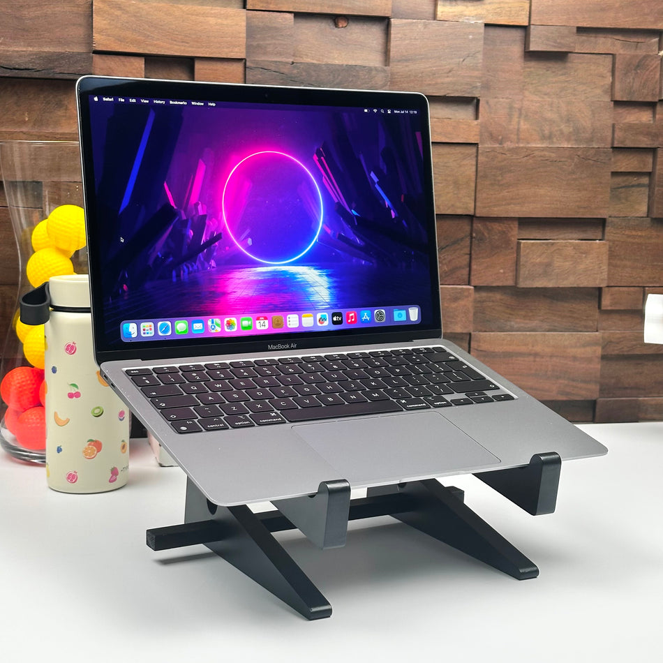 2020 Apple MacBook Air 13-inch M1 8-Core CPU, 7-Core GPU (8GB Unified RAM, 256GB SSD, Space Gray) - Pre Owned / 3 Month Warranty