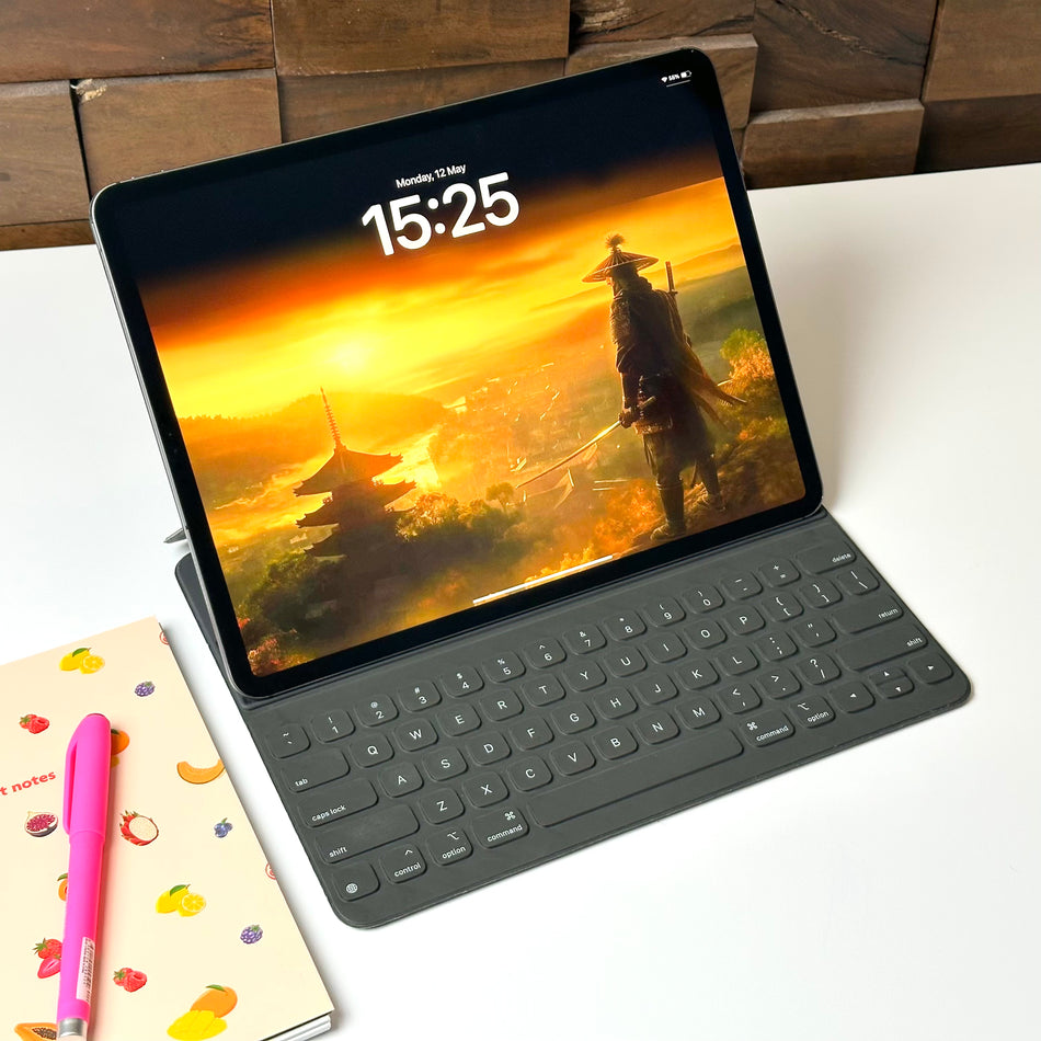 Combo Deal 2020 12.9-inch Apple iPad Pro 4th Gen (1TB, Wifi & Cellular, Space Gray) + Apple Smart Folio Keyboard - Pre Owned / 3 Month Warranty