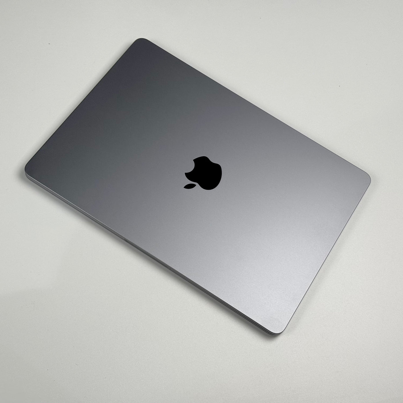 MacBook Air 13" M2 8GB 256GB Space Gray (2022) - Pre-Owned