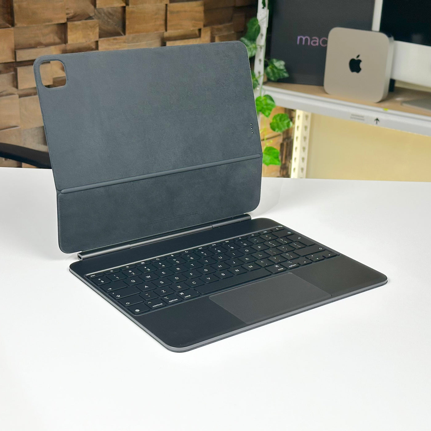 Apple iPad Pro 11-inch Magic Keyboard International English Black - Pre-Owned