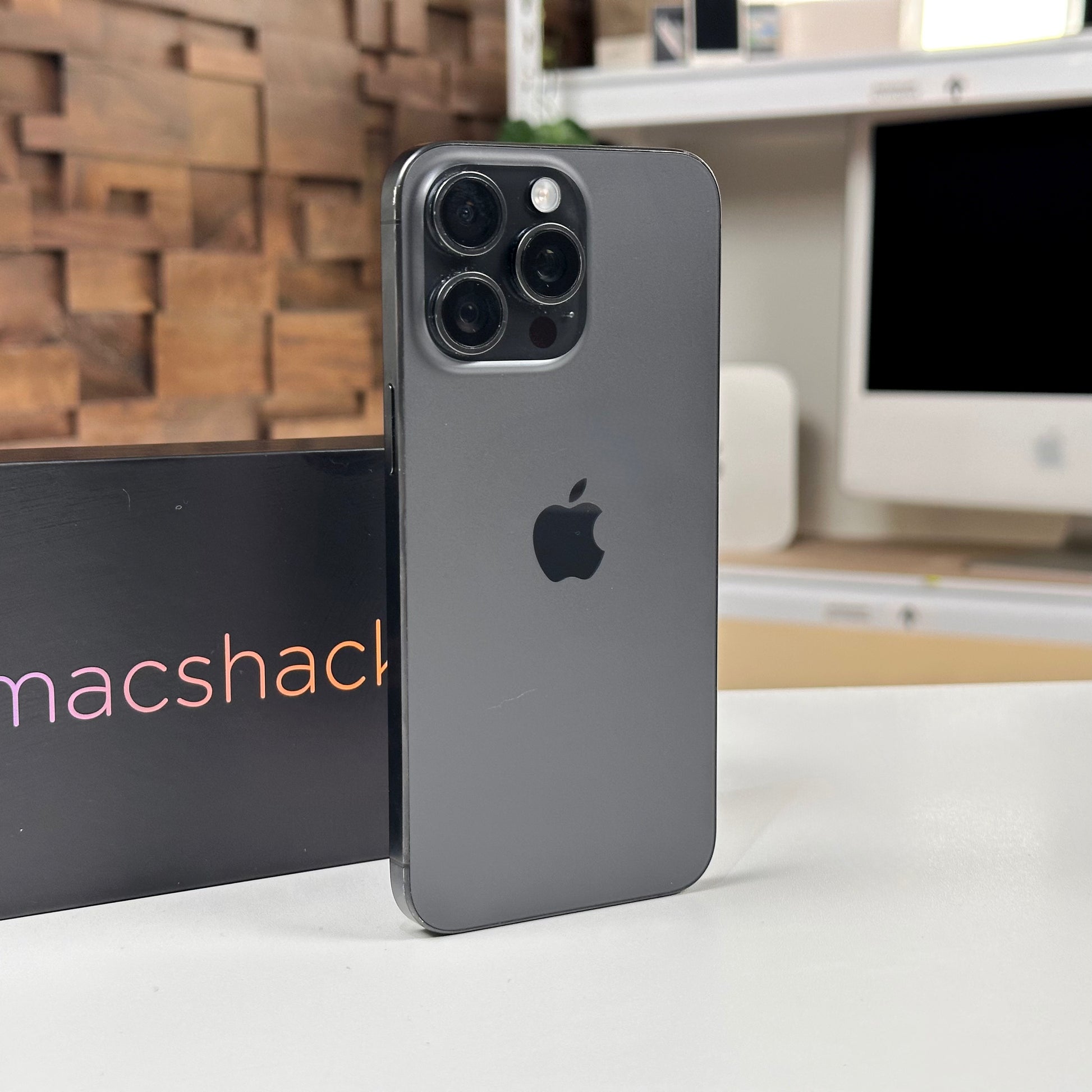iPhone 15 Pro Max 256GB Black Titanium (2023) – Pre-Owned