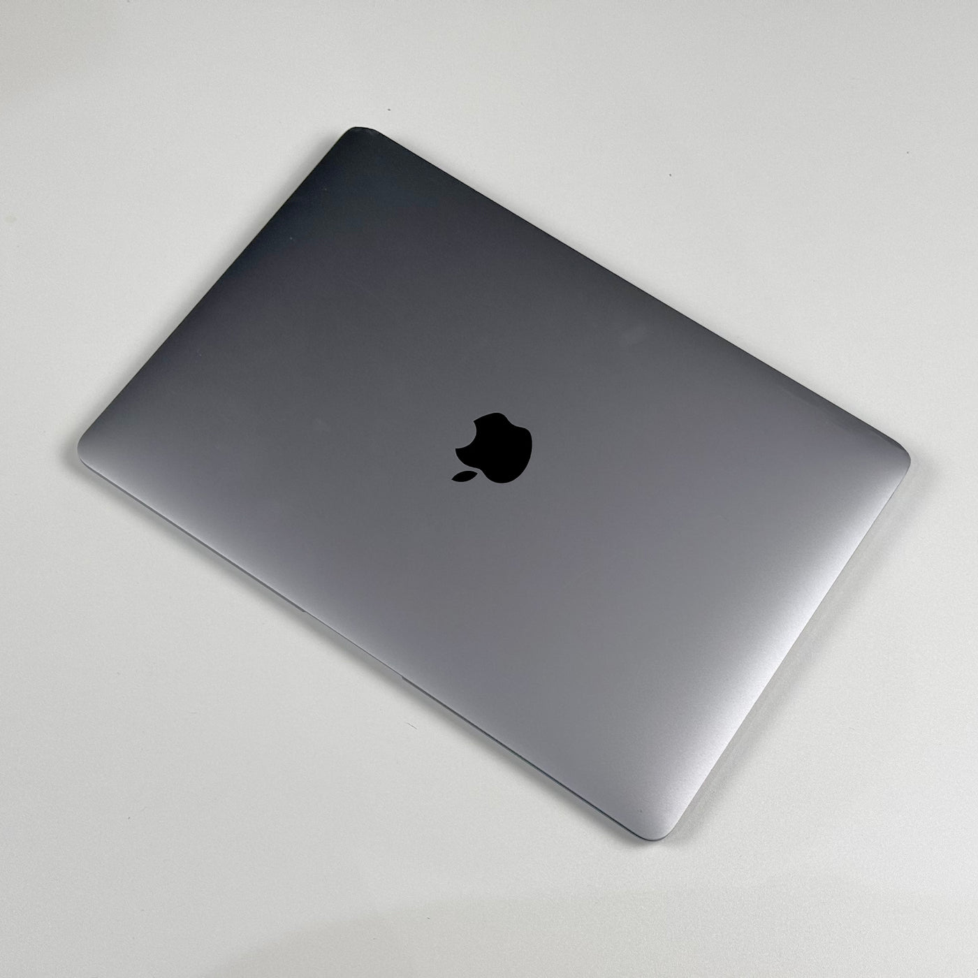 Lid and Apple logo of a pre-owned MacBook Air 13-inch M1 8GB 256GB in Space Gray - Mac Shack