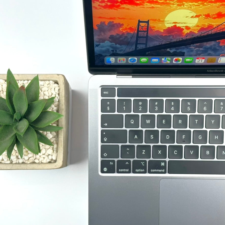 MacBook Pro 13" M1 16GB 256GB Space Gray (2020) - Pre-Owned