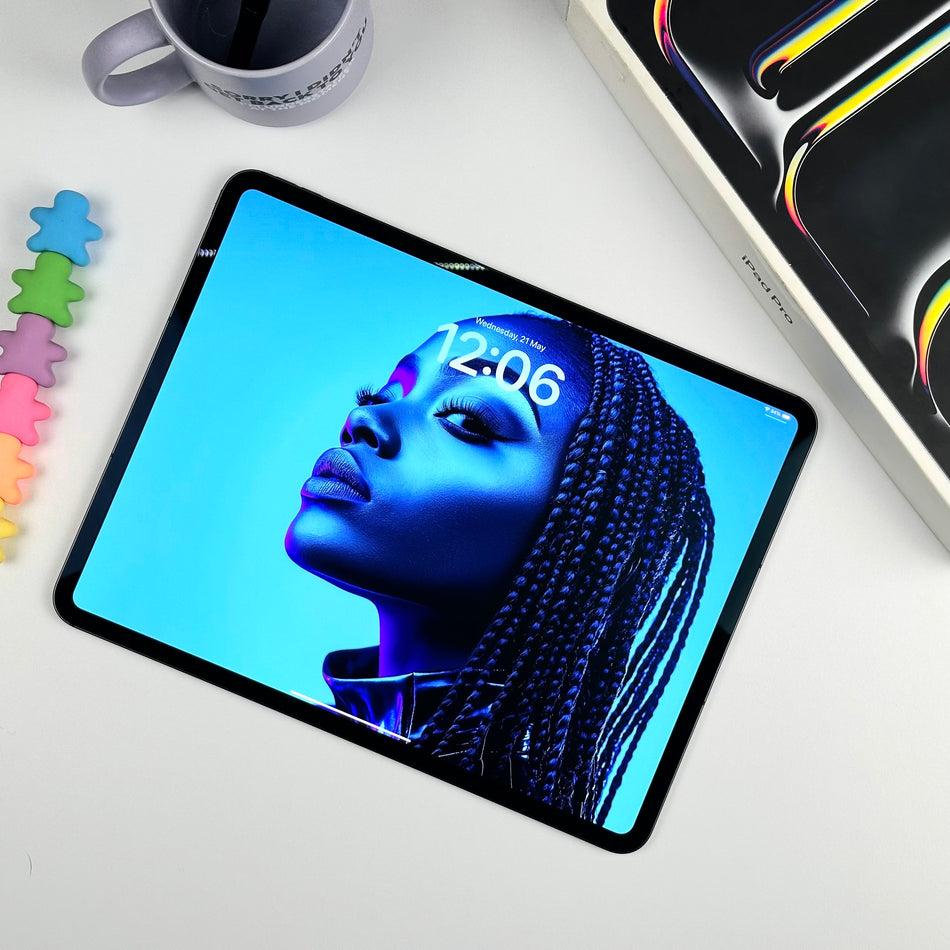 2024 13-inch Apple iPad Pro M4 (1TB, Wifi & Cellular, Space Black with Nano Texture Glass) - Pre Owned / Limited Apple Warranty