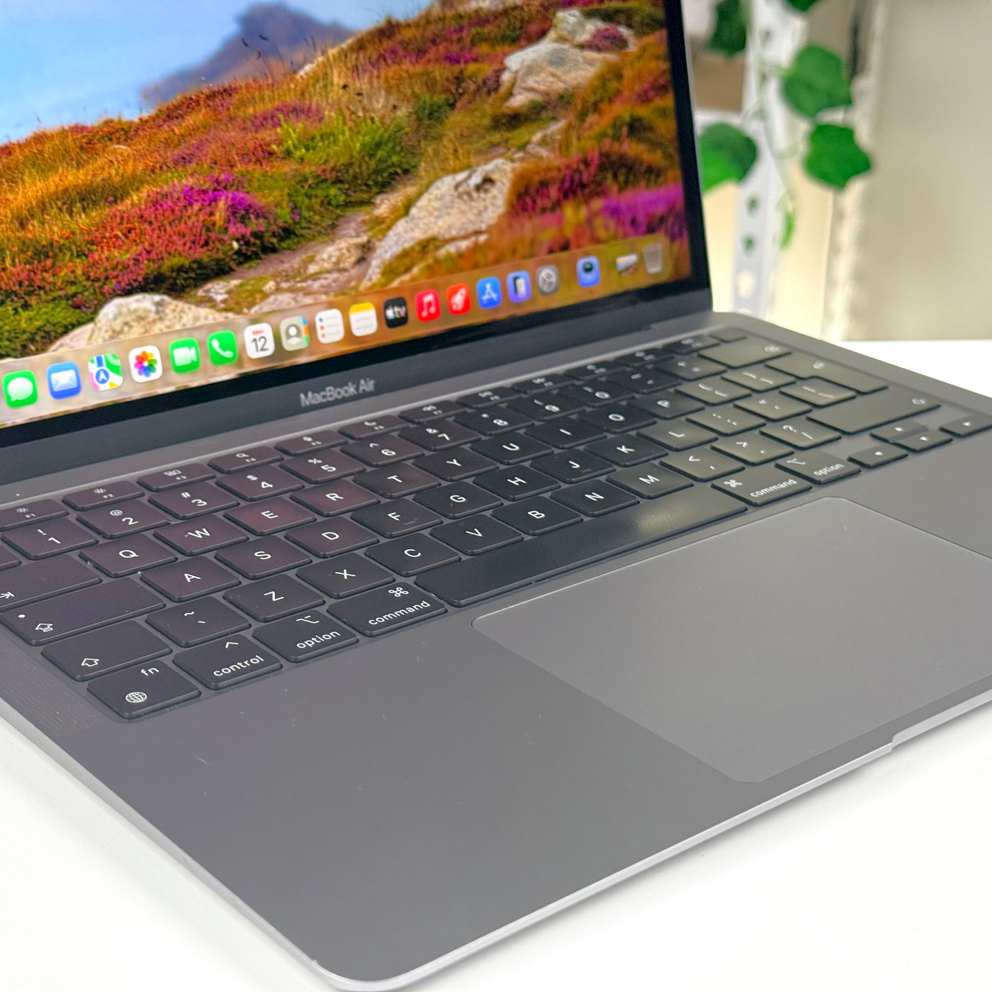 Keyboard and trackpad of a pre-owned MacBook Air 13-inch M1 in Space Gray - Mac Shack