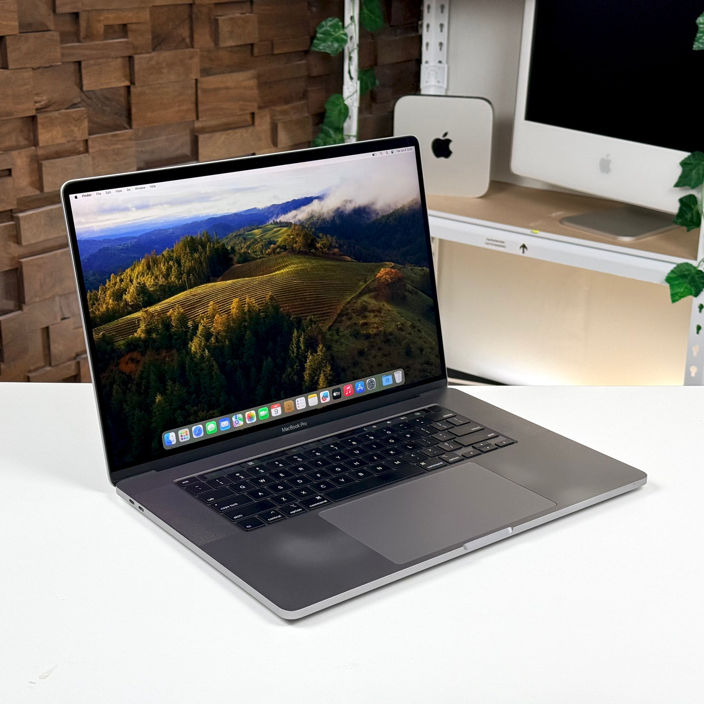 MacBook Pro 16" Intel Core i9 32GB 1TB Space Gray (2019) - Pre-Owned