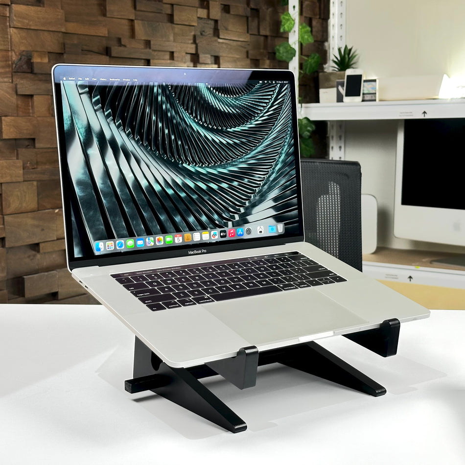 MacBook Pro 15" intel Core i7 16GB 512GB Silver (2018) - Pre Owned