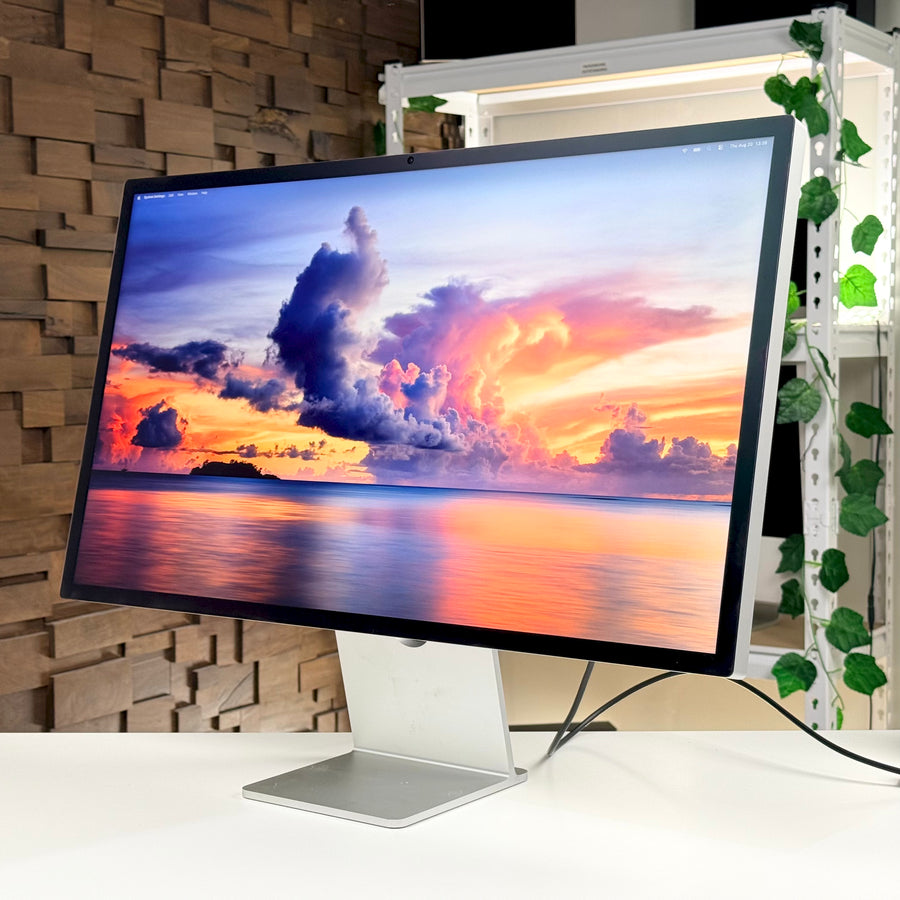 Apple Studio Display 27" Tilt-Adjustable Stand, Nano-Texture Display (2022) - Pre-Owned