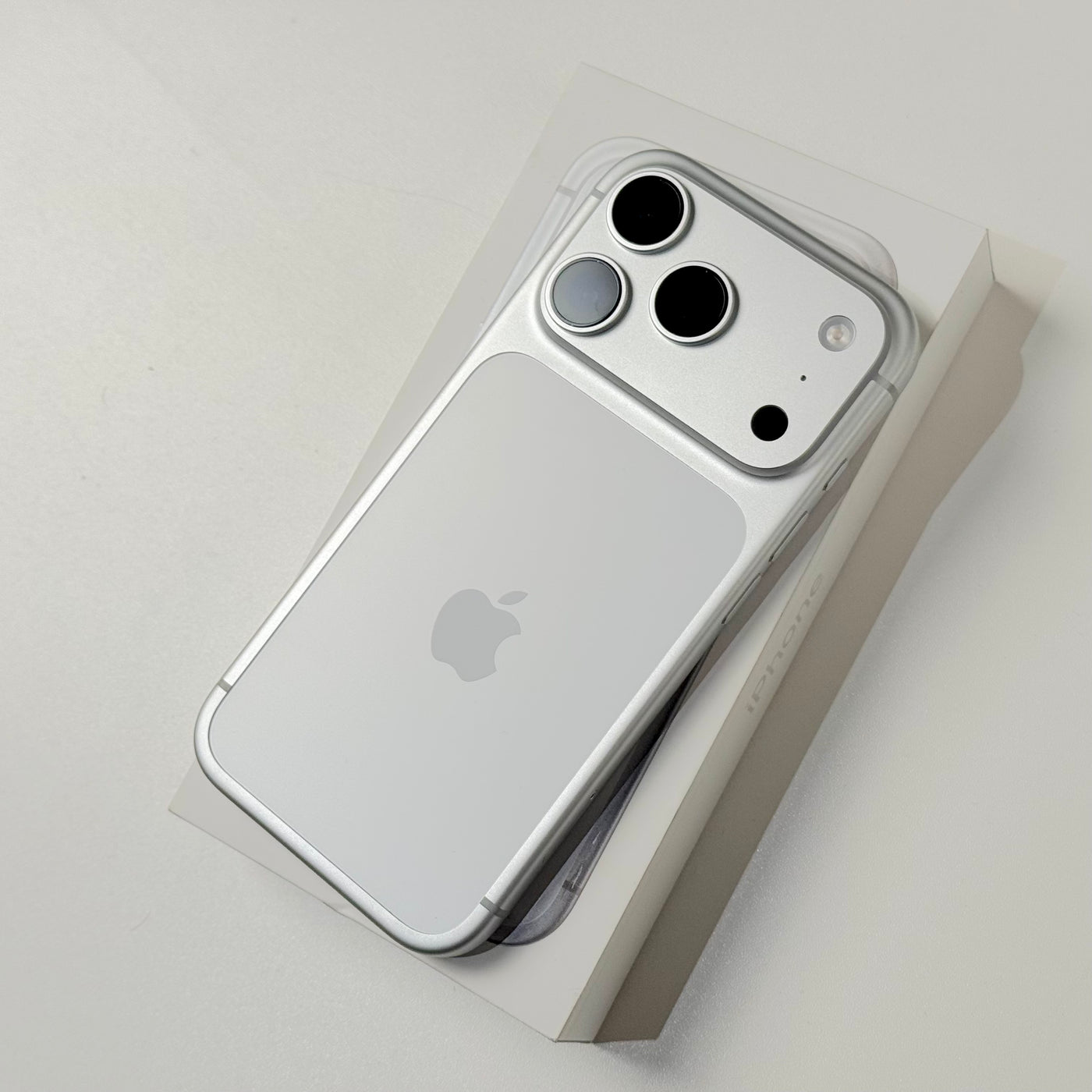 iPhone 17 Pro 256GB Silver (2025) - Pre-Owned