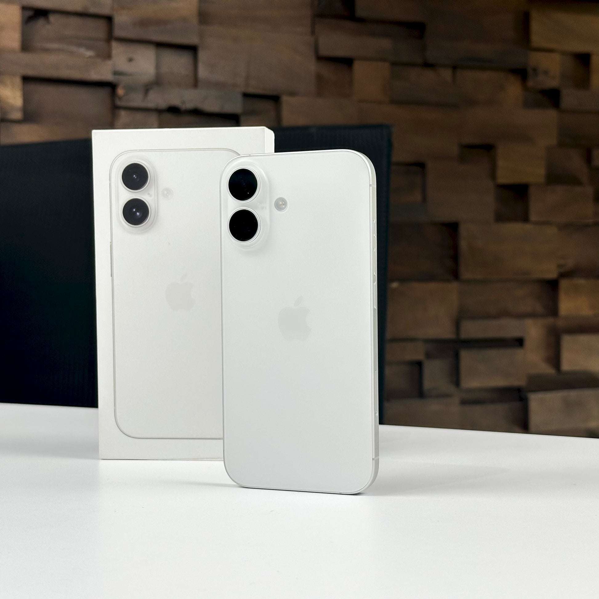 iPhone 16 256GB White (2024) – Demo Unit | Mac Shack