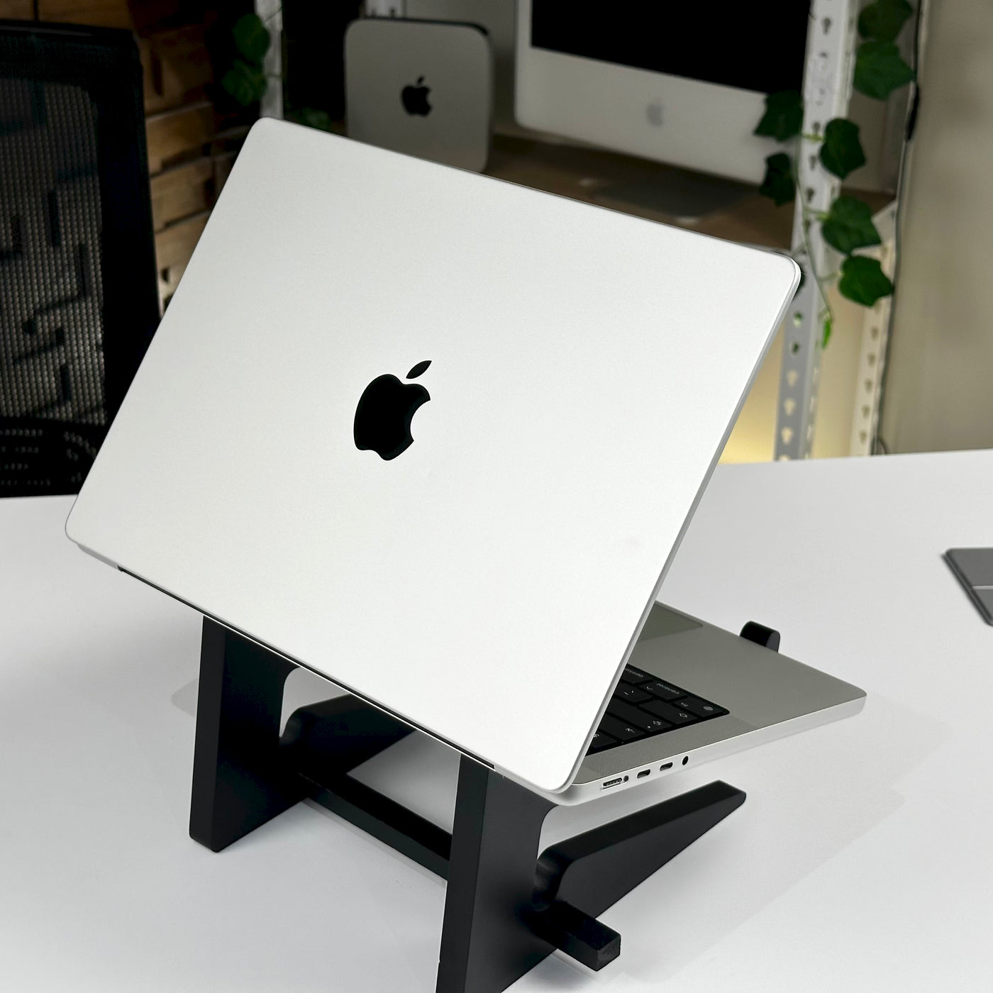 MacBook Pro 14-inch M1 Pro 16GB 512GB Silver (2021) - Pre-Owned - Mac Shack
