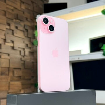 Pre-owned iPhone 15 256GB Pink, angled front view