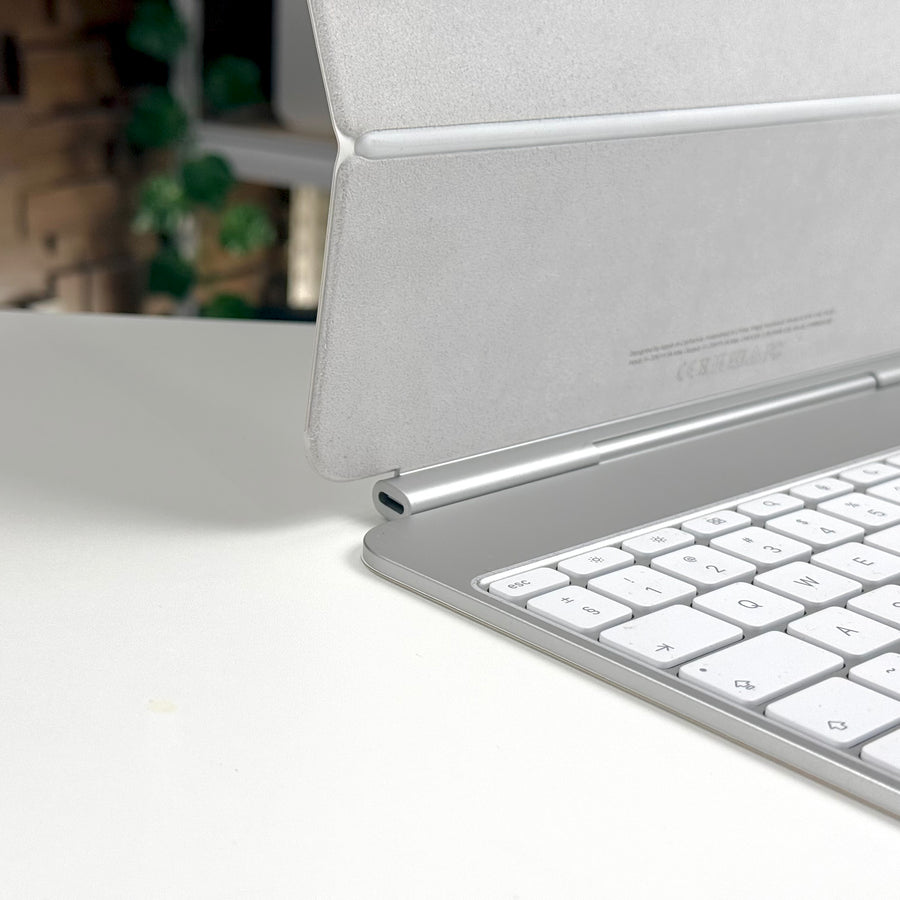 Pre-owned Apple Magic Keyboard for iPad Pro 13-inch in White, side view - Mac Shack