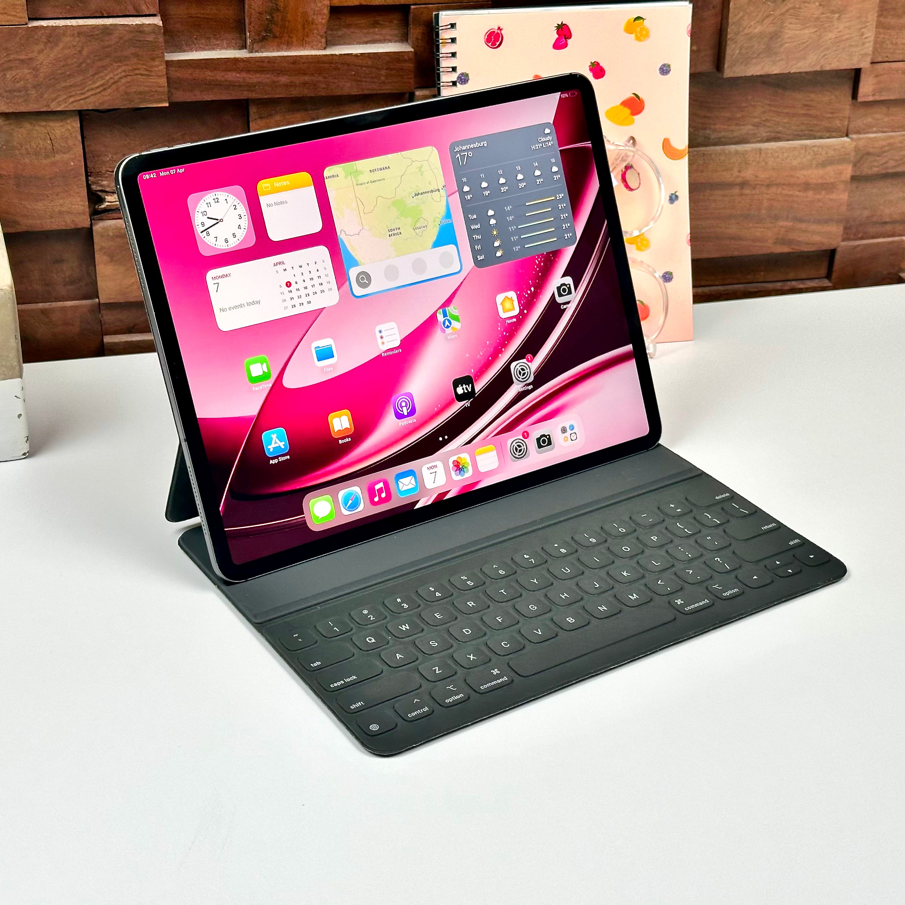 Combo Deal 2020 12.9-inch Apple iPad Pro 4th Gen (1TB, Wifi & Cellular, Space Gray) + Apple Smart Folio Keyboard - Pre Owned / 3 Month Warranty - Mac Shack