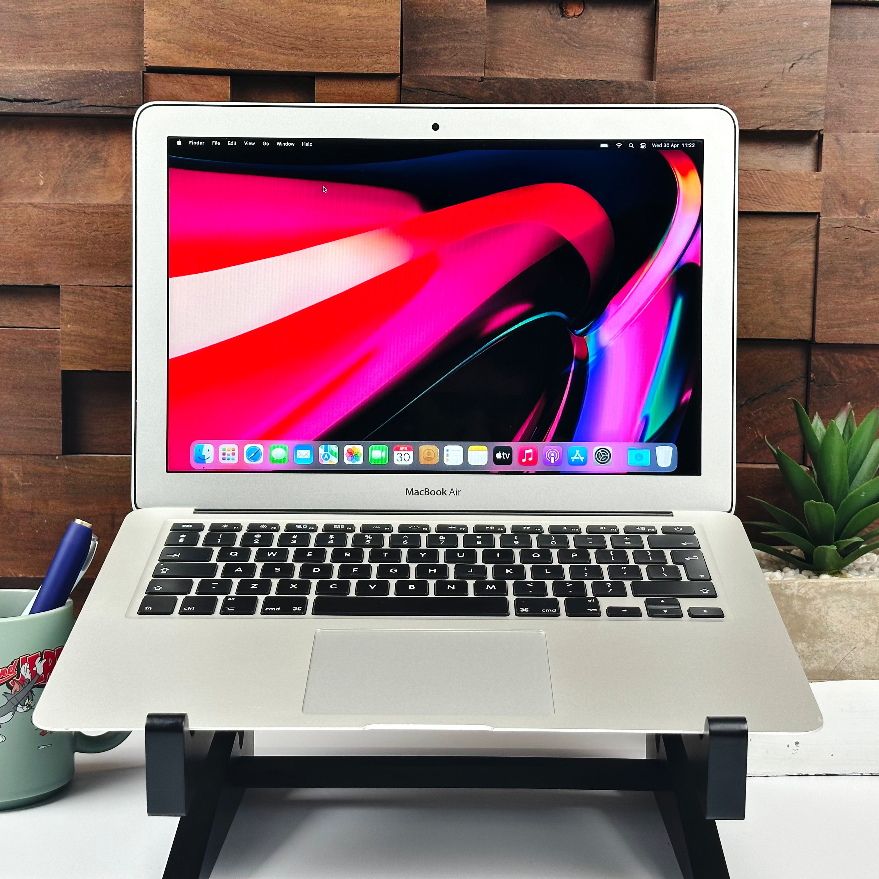 Apple MacBook Air 13-inch 1.6GHz Dual-Core i5 (8GB RAM, 128GB SSD, Silver) - Pre Owned / 3 Month Warranty - Mac Shack