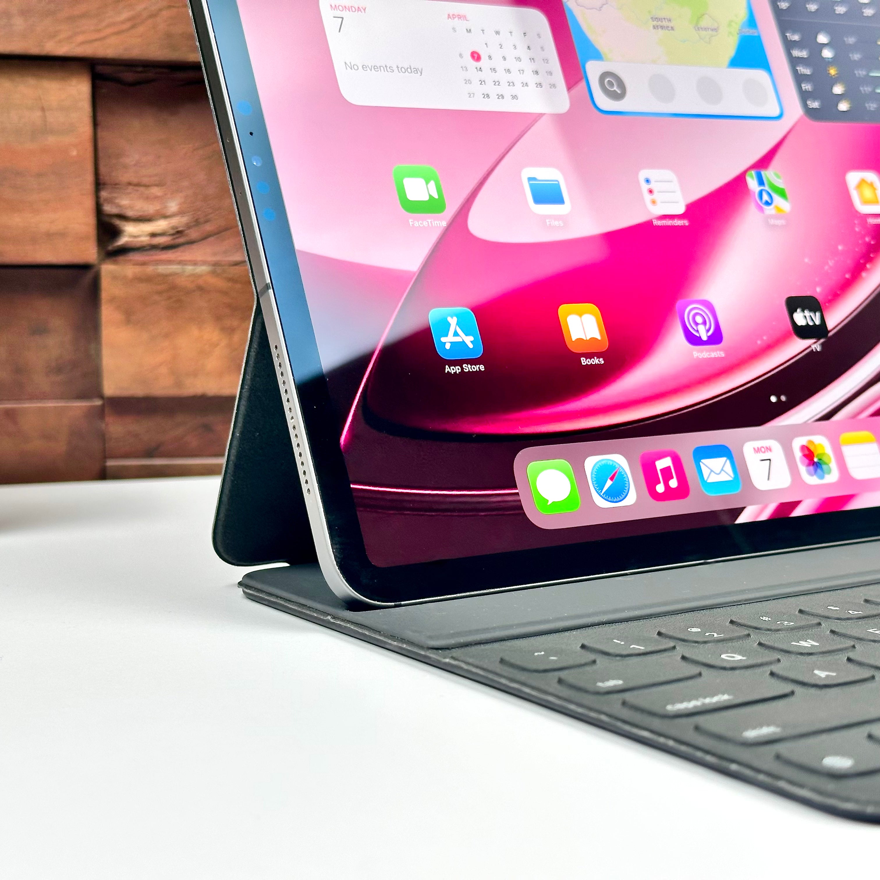 Combo Deal 2020 12.9-inch Apple iPad Pro 4th Gen (1TB, Wifi & Cellular, Space Gray) + Apple Smart Folio Keyboard - Pre Owned / 3 Month Warranty - Mac Shack