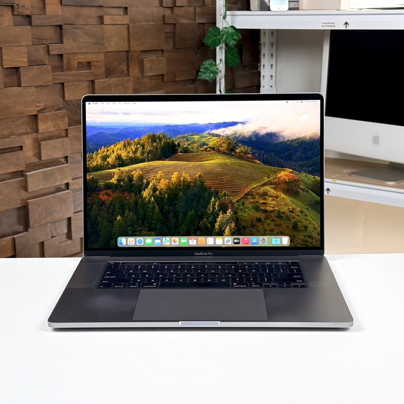 MacBook Pro 16" Intel Core i9 32GB 1TB Space Gray (2019) - Pre-Owned