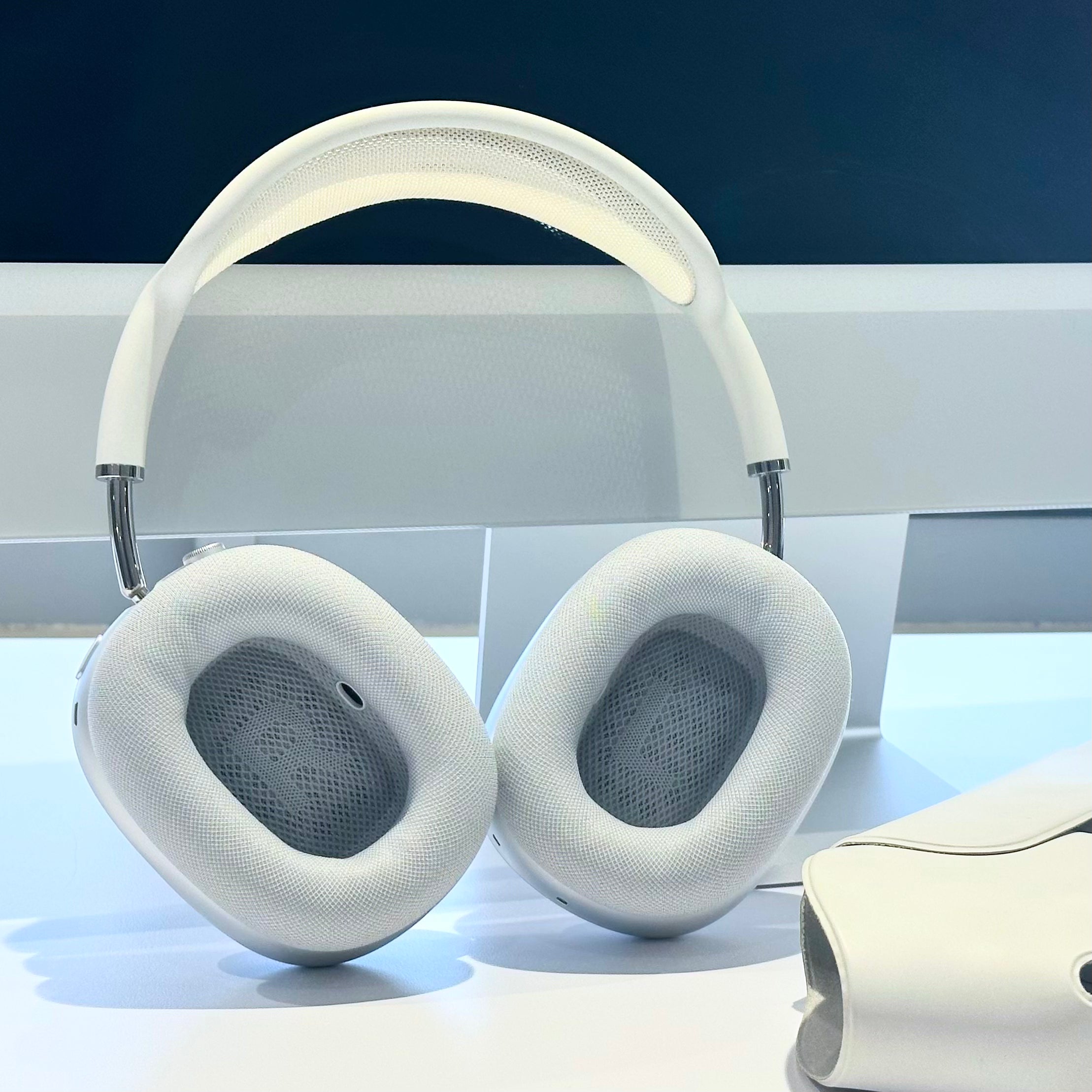 Apple AirPods Max with Smart Case (Silver) - Pre Owned / 3 Month Warranty - Mac Shack