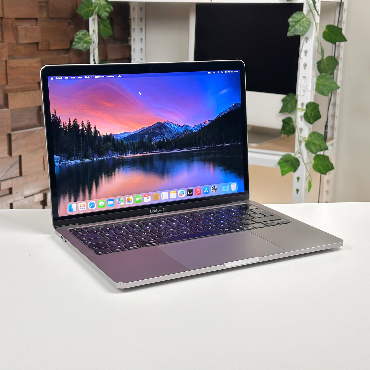 MacBook Pro 13-inch Intel Core i5 8GB 512GB Space Gray (2020) - Pre-Owned - Mac Shack