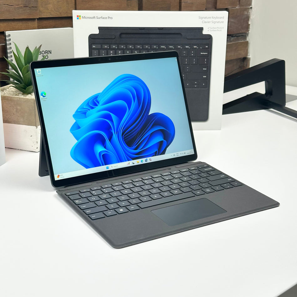 Combo Deal Microsoft Surface Pro 9 13-inch 2.6GHz 10-Core i7-1255U (Touch Screen, 16GB RAM, 256GB SSD, Graphite) + Surface Pro Type Cover - Pre Owned / 3 Month Warranty