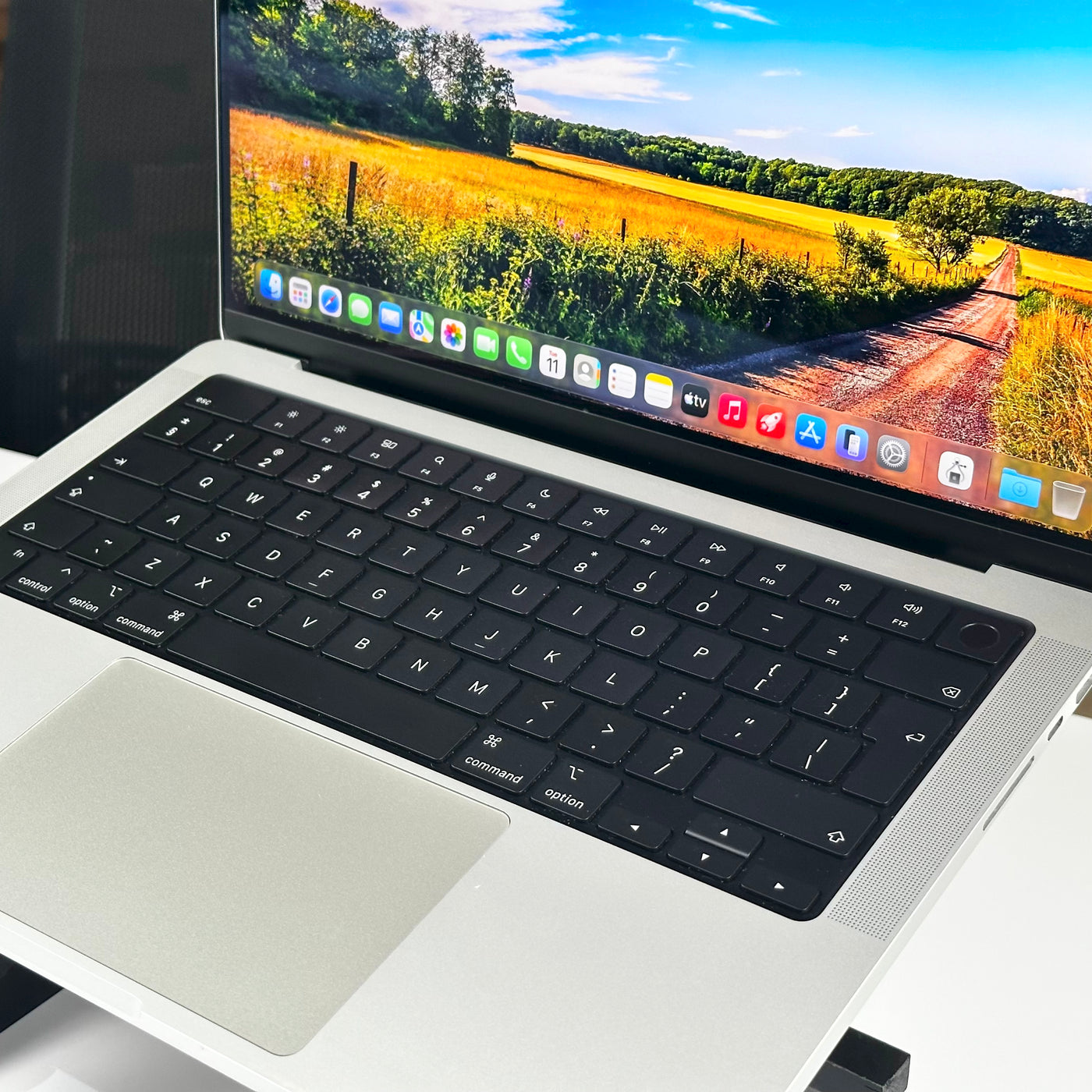 MacBook Pro 14-inch M1 Pro 16GB 512GB Silver (2021) - Pre-Owned - Mac Shack