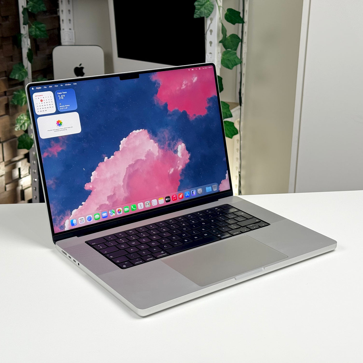 MacBook Pro 16" M1 Pro 16GB 512GB Silver (2021) - Pre-Owned