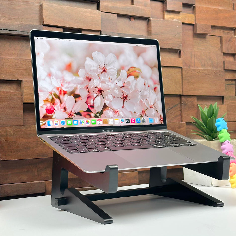 2020 Apple MacBook Air 13-inch M1 8-Core CPU, 7-Core GPU (8GB Unified RAM, 256GB SSD, Space Gray) - Pre Owned / 3 Month Warranty