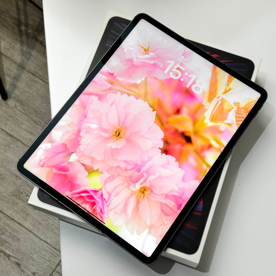 iPad Pro 12" 5th Gen M1 128GB Wifi & Cellular Space Gray (2021) + Smart Folio Keyboard - Pre-Owned