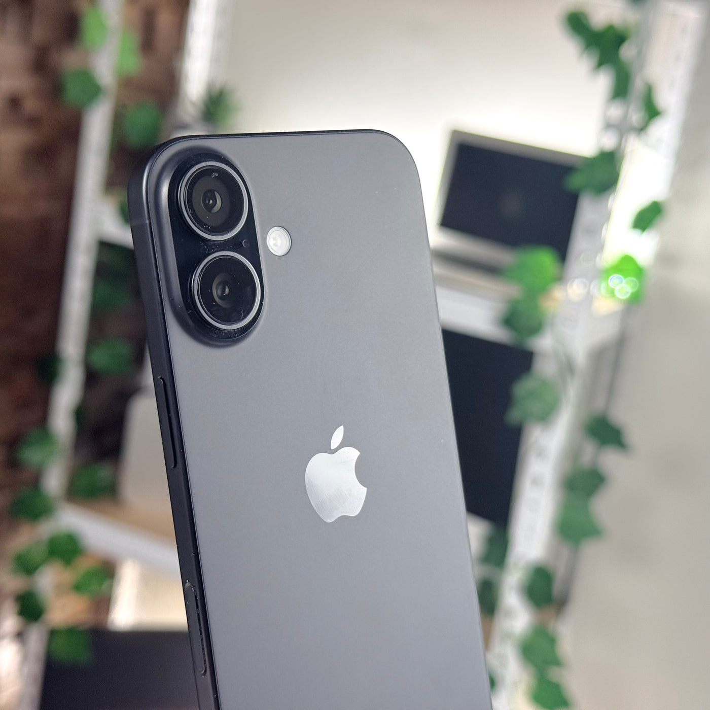 iPhone 16 128GB Black (2024) – pre-owned, view 6