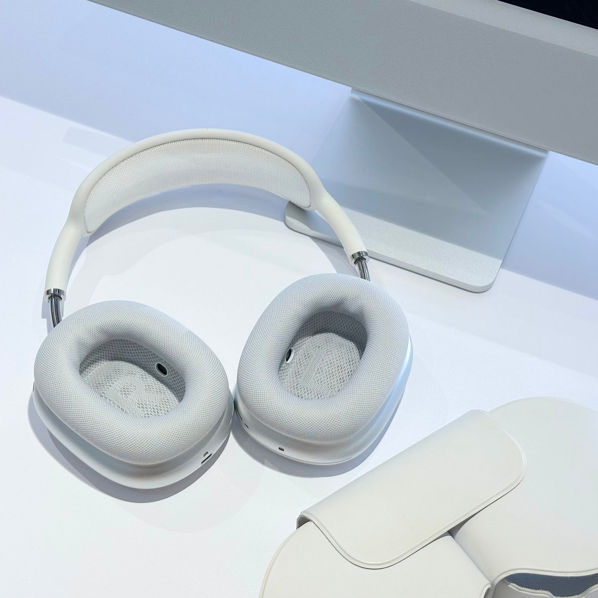 Apple AirPods Max with Smart Case (Silver) - Pre Owned / 3 Month Warranty - Mac Shack
