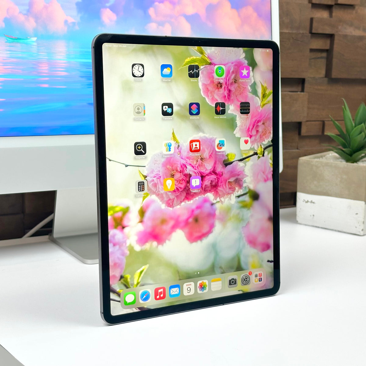 Combo Deal 12.9-Inch Apple iPad Pro 3rd Gen (256GB, Wifi & Cellular, Space Gray) + Apple Smart Keyboard Folio - Pre Owned / 3 Month Warranty - Mac Shack