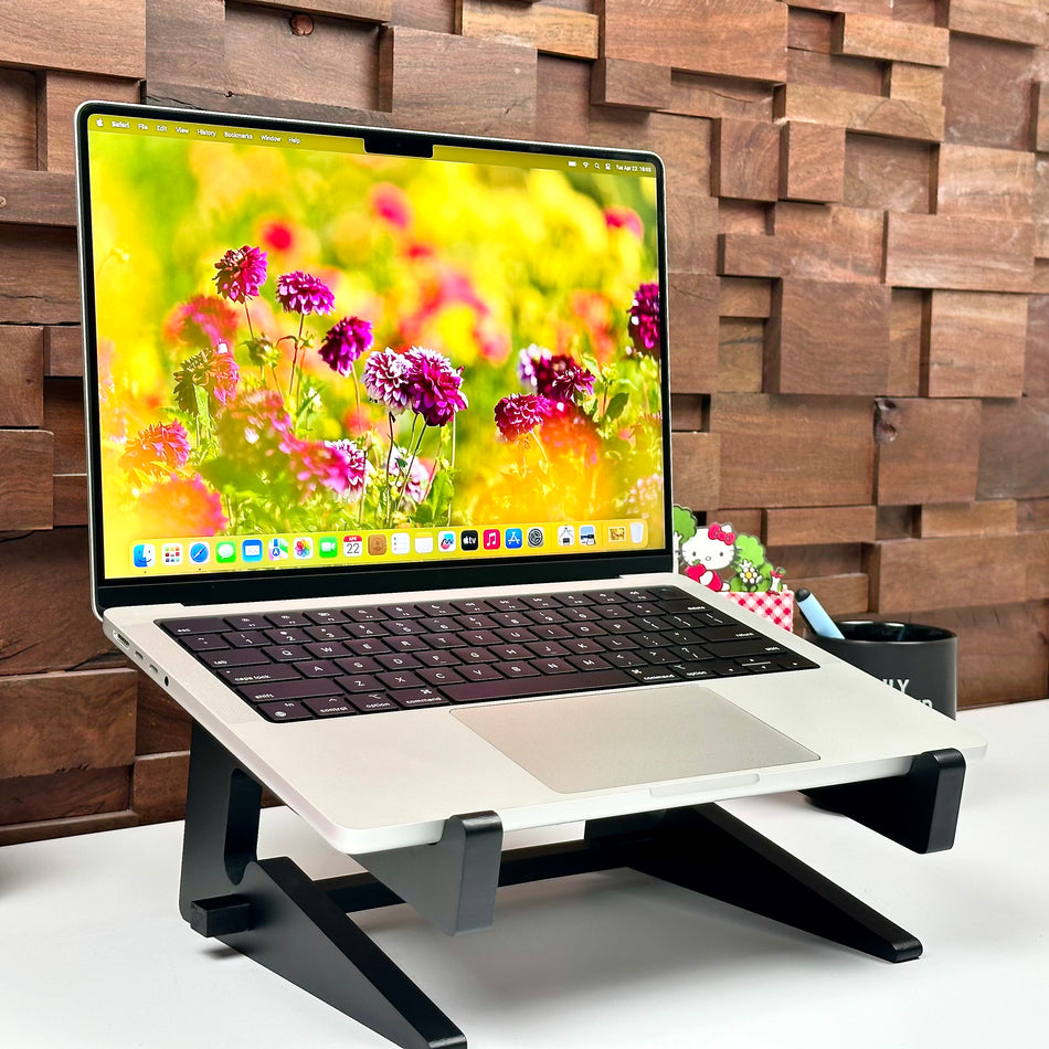 2021 Apple MacBook Pro 14-Inch M1 Pro 8-Core CPU, 14-Core GPU (16GB Unified RAM, 512GB SSD, Silver) - Pre Owned / 3 Month Warranty