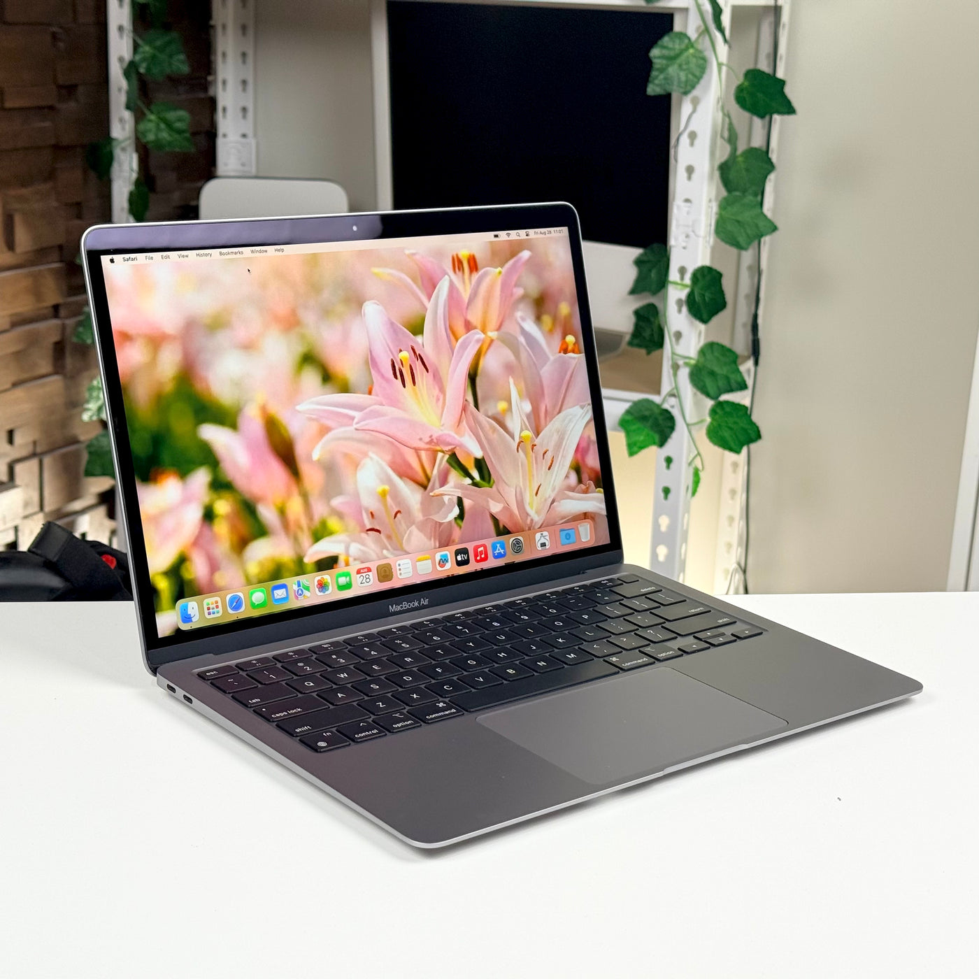 MacBook Air 13" M1 16GB 512GB Space Gray (2020) - Pre-Owned