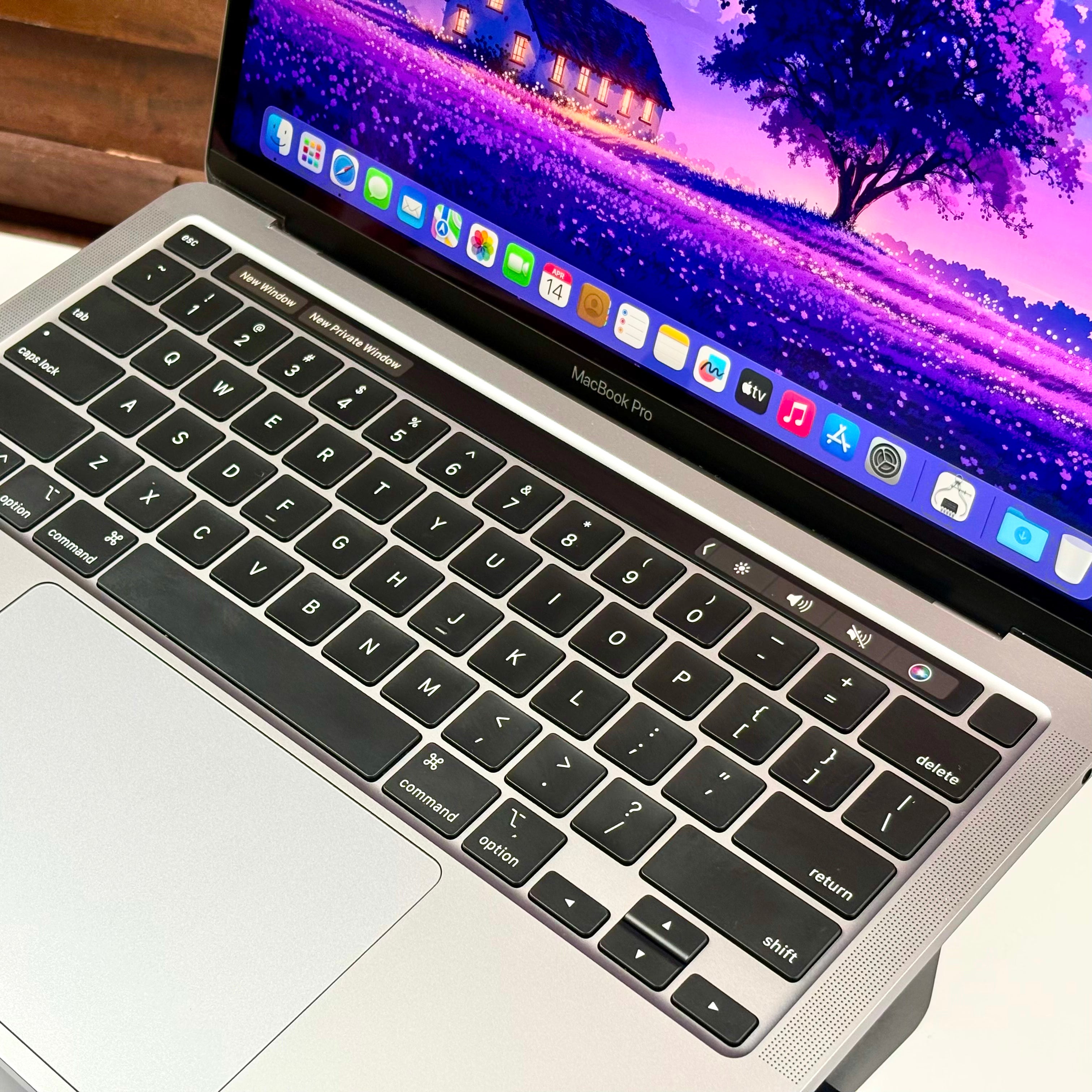 Custom Build 2020 Apple MacBook Pro 13-inch M1 8-Core CPU, 8-Core GPU (Touch Bar, 16GB Unified RAM, 512GB SSD, Space Gray) - Pre Owned / 3 Month Warranty - Mac Shack