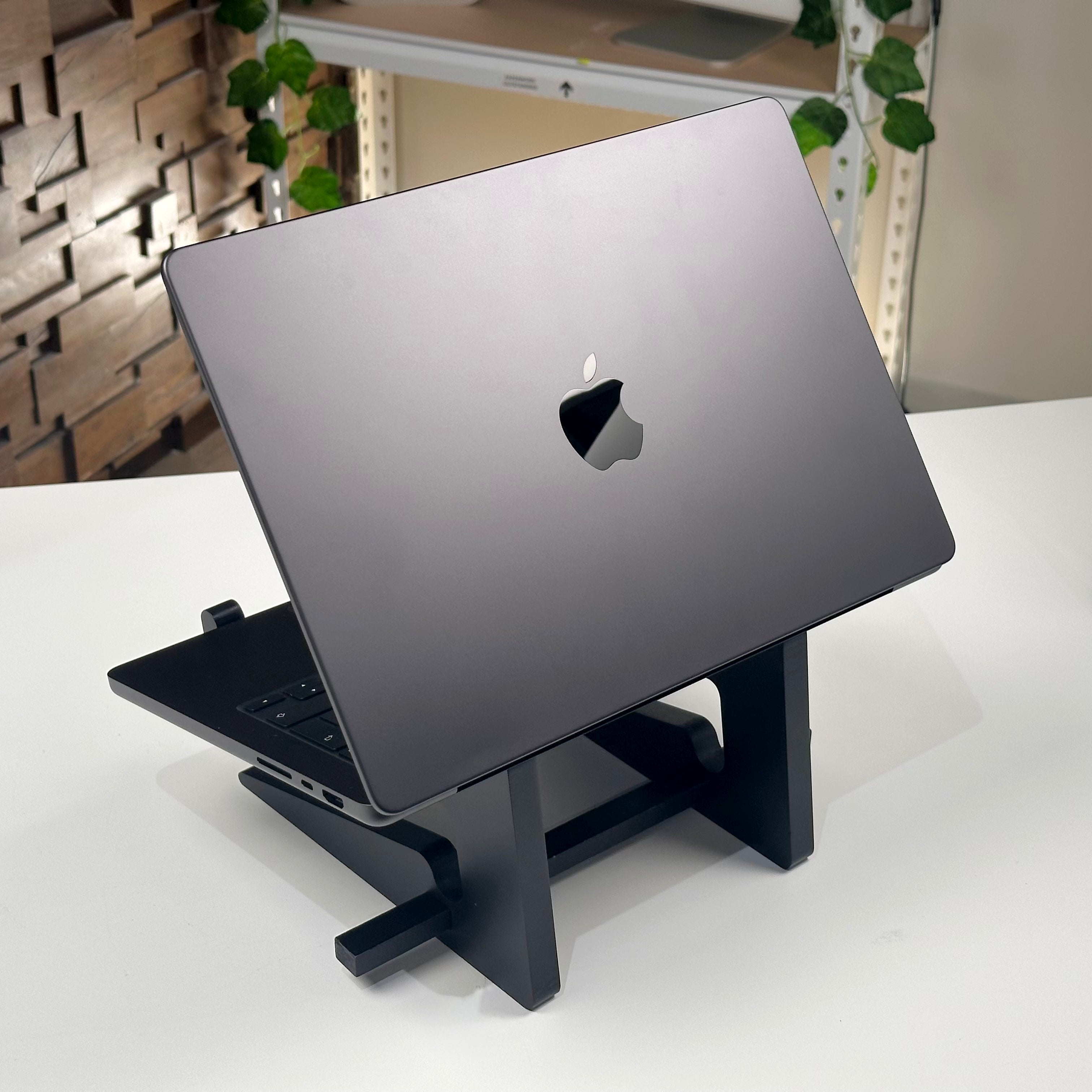 MacBook Pro 14-inch M5 16GB 512GB Space Black (2025) - Pre-Owned - Mac Shack